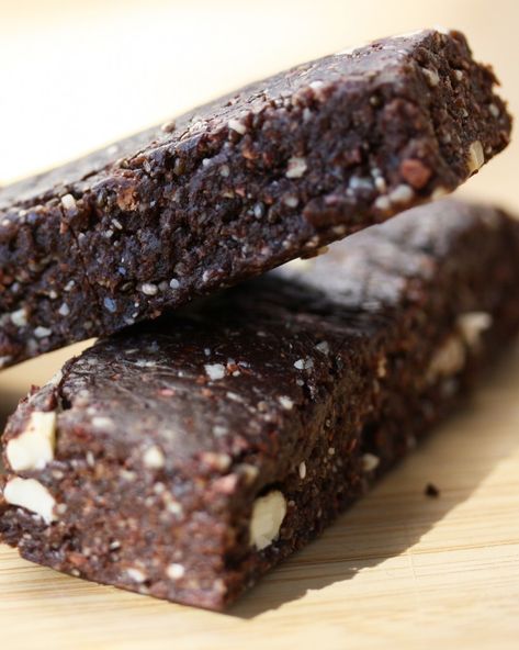 Raw Energy Bars, No Bake Protein Bars, Energy Bars Homemade, Healthy Bars, Granola Bar, Superfood Recipes, Energy Foods, Raw Desserts, Raw Food Diet