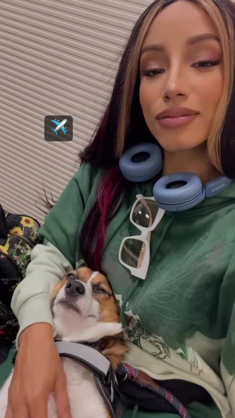 Broken Iphone Screen, Life In Usa, Broken Iphone, Mercedes Mone, Sasha Banks, Sasha Bank, Iphone Screen, Banks, Wwe