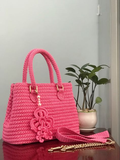 Mini Hand Bag, Free Crochet Bag, Mode Crochet, Crochet Bag Pattern Free, Crochet Clutch, Crochet Handbags Patterns, Crochet Fall, Handbag Pattern, Crochet Purse Patterns