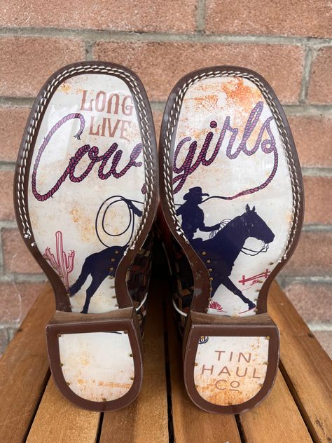 Tin Haul Boots Womens, Tin Haul Boots, Cowboy Photography, Cute Cowgirl Boots, Tin Haul, Cowgirl Wedding, Casual Country Outfits, Cowgirl Style Outfits, Cowgirl Accessories