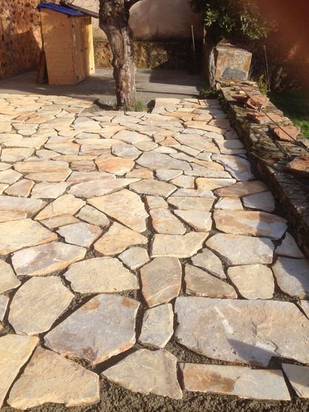 Flagstone Patio Design, Garden Floor, Flagstone Patio, Garden Stepping Stones, Stone Walkway, Garden Walkway, Stone Pathway, Have Inspiration, Pergola Patio