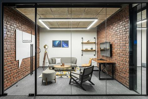 6 Kinds of Office Meeting Spaces: Browserstack’s | Space Matrix Brick Wall Office, Cool Office Space, Office Tour, Office Meeting Room, Corporate Office Design, Office Space Design, Office Meeting, Collaboration Space, Meeting Rooms