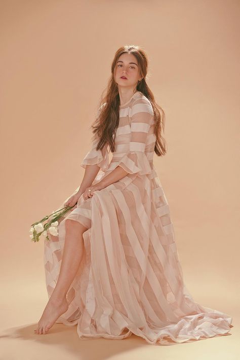 Pre Debut Shoot, Debut Photoshoot Ideas, Dress Debut, Coleen Garcia, Pre Debut Photoshoot, Debut Photoshoot, Debut Ideas, Studio Photoshoot Ideas, Photoshoot Video