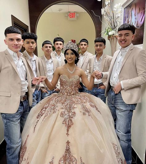 Rose Gold Quinceanera Dresses Chambelanes, Chambelanes Champagne, Asking Chambelanes Ideas, Rose Gold Quinceanera Theme Dresses, Cute Quinceanera Dresses Rose Gold, Champagne Quinceanera Chambelanes, Quinceñera And Chambelanes, Champagne Quince Chambelanes, Gold And White Chambelanes