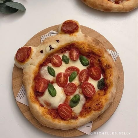 Bear Pizza, Kawaii Cooking, Easy Food Art, Sweet Snacks Recipes, Food Recepie, Food Obsession, Cafe Food, Pretty Food, Creative Food