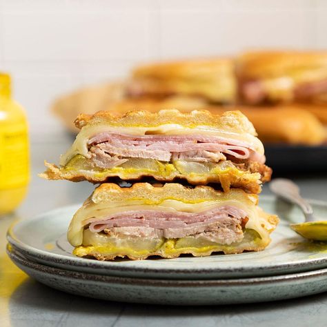 Cuban Sandwich Swiss Grilled Cheese, Apple Sandwich Recipes, Cubano Recipe, Grilled Cheese Recipes Gourmet, Tomato Sandwich Recipes, Sandwich Cubano, Ham Sandwich Recipes, Cuban Pork, Gourmet Grilled Cheese