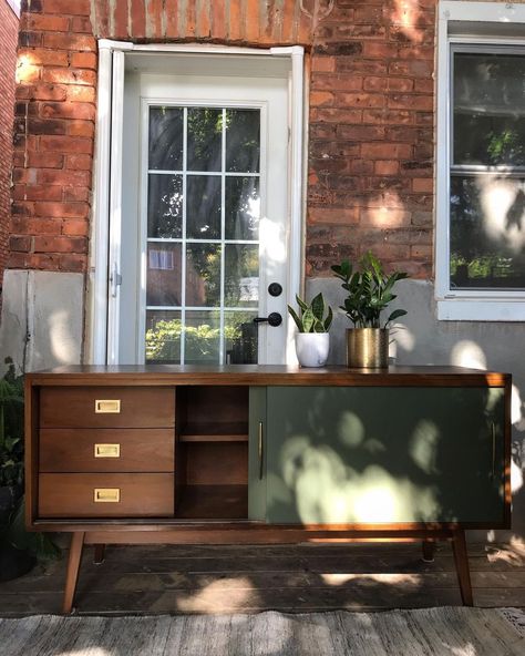 Mcm Cabinet, Mcm Credenza, Mcm Office, Mcm Bedroom, Credenza Bar, Mcm Furniture, Furniture Refinishing, Woodworking Ideas Table, Furniture Rehab