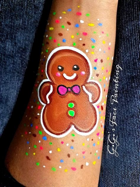 Gingerbread Man Face Paint, Simple Christmas Face Paint, Face Paint Christmas, Grinch Face Paint, Holiday Face Paint, Easy Christmas Face Painting Ideas, Christmas Face Painting For Kids, Gingerbread Makeup, Christmas Kids Face Painting