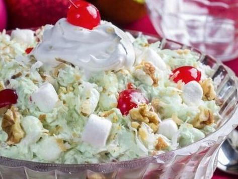 Watergate Salad Recipe, Pistachio Fluff, Dessert Salad Recipes, Easy Thanksgiving Dinner, Fluff Salad Recipes, Watergate Salad, Pistachio Salad, Vegan Steak, Fluff Salad