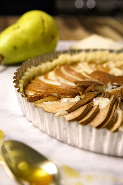 Gorgonzola Tart, Pear And Gorgonzola, Pear Gorgonzola, Walnut Tart, Pastry Puff, Pastry Cook, Tart Pan, Tart Recipe, Pastry Sheets