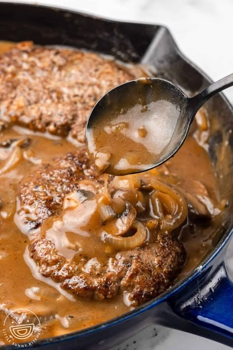 Also known as Salisbury steak, this hamburger steak recipe is made with seasoned lean ground beef patties smothered in a rich, flavorful mushroom brown gravy. Mushroom Brown Gravy, Easy Hamburger Steak, Juicy Oven Baked Chicken, Baked Hamburgers, Ground Beef Patties, Beef Patties Recipes, Hamburger Steak Recipes, Hamburger Gravy, Hamburger Steak And Gravy