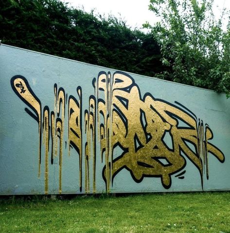 Voyder - Bristol Is Graffiti Art, Throwup Graffiti, Tag Letters, Gold Graffiti, Graffiti Wildstyle, Graffiti Pictures, Graffiti Piece, Art Movements, Graffiti Lettering Fonts