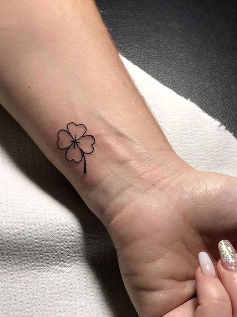 Black 4 Leaf Clover Tattoo, Heart Four Leaf Clover Tattoo, Small Tattoo For Mom And Daughter, Tattoo Clover Four, Lucky Leaf Tattoo, Heart Clover Tattoo, Four Clover Leaf Tattoo, 4 Leaf Clover Tattoo For Women, Tattoo Four Leaf Clover