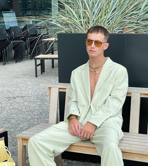 Orange Tinted Sunglasses, Dress Aesthetic Vintage, Gold Jewelry Men, Sage Green Suit, Bratz Boy, Fashion Men Outfits, Green Suit Men, Suit For Men Wedding, Outfit Modest