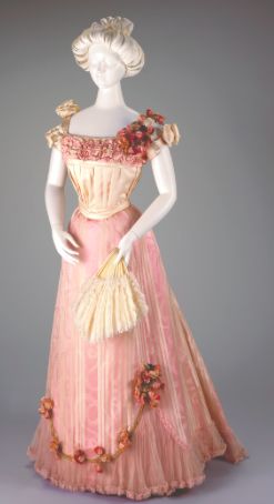 Old Dress, Victorian Era Fashion, 1890s Fashion, Silk Evening Dress, Century Dress, 파티 드레스, Look Retro, 19th Century Fashion, Victorian Clothing