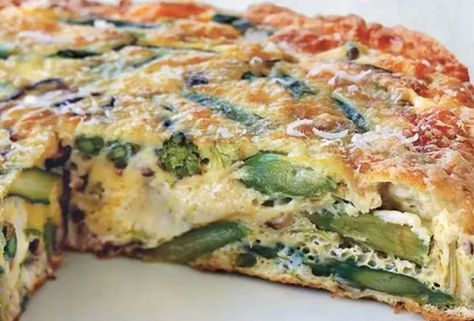 No Meat Dishes, Leek Frittata, Eggs Frittata, Asparagus Frittata, Passover Holiday, Oatmeal In A Jar, Veggie Pies, Easter Brunch Ideas, Mothers Day Dinner