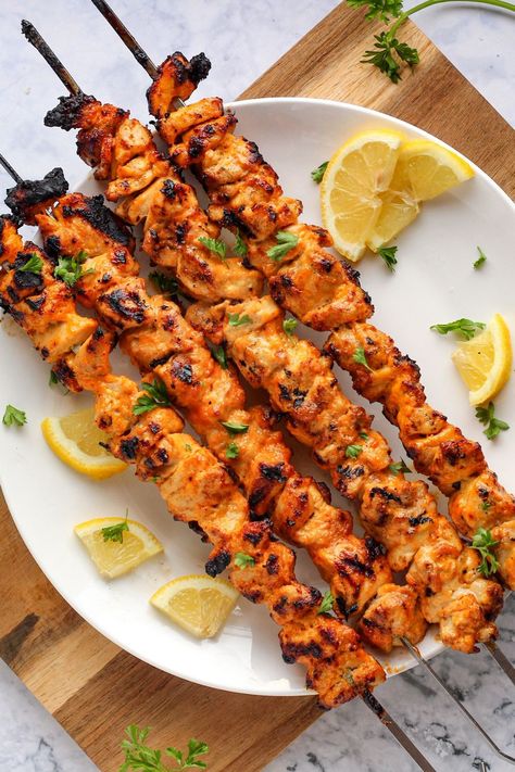 Grilled Chicken Kabobs, Chicken Kebab Recipe, Chicken Kebab, Cooking Whole Chicken, Grilled Chicken Skewers, Easy Sheet Pan Dinners, Chicken Kabobs, Kebab Recipes, Healthy Grilling