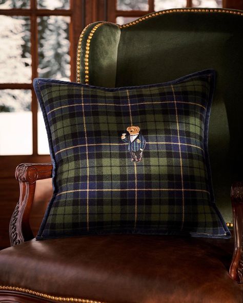 Bedroom English Country, Ralph Lauren Bedroom English Country, Ralph Lauren House, Tartan Decor, Ralph Lauren Interiors, Ralph Lauren Christmas, Ralph Lauren Tartan, Ralph Lauren Bedroom, Ralph Lauren Bedding