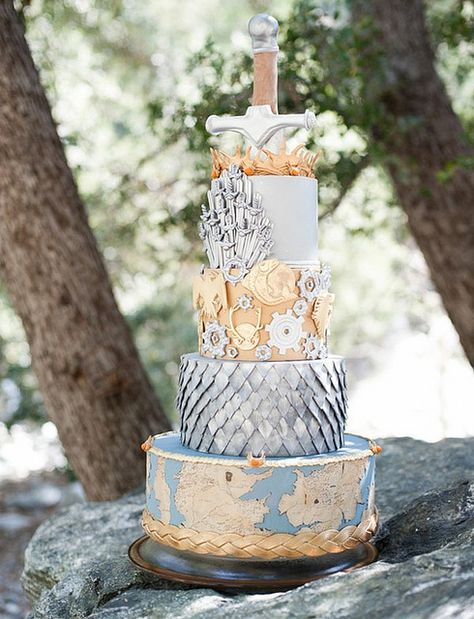 wedding cake Geek Wedding Cake, Nerdy Wedding Cakes, Game Of Thrones Wedding, Game Of Thrones Cake, Game Of Thrones Party, Geeky Wedding, Nerdy Wedding, Cake Wrecks, Geek Wedding