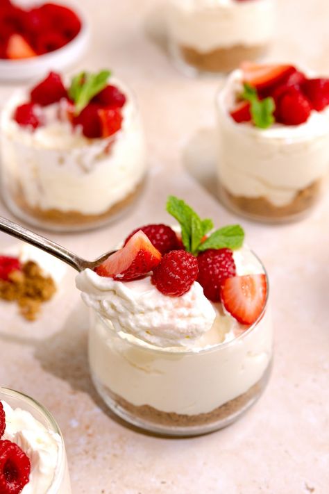 No-Bake Cheesecake Cups - Oregon Dairy Council Single Serve Cheesecake Recipes, No Bake Mini Dessert Cups, Cheesecake Mousse Recipes, No Bake Cream Cheese Desserts, No Bake Cheesecake Cups, Mini Cheesecake Cups, Gf Deserts, No Bake Cheesecake Recipes, Kitchen Witch Decor