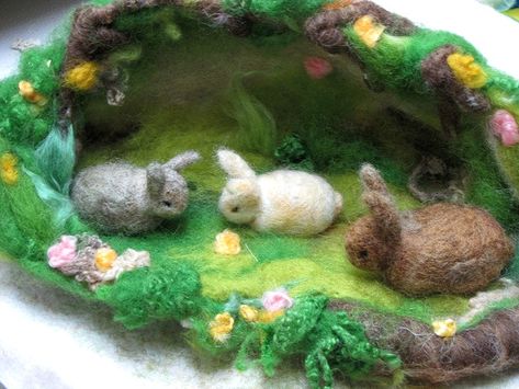 Spring Nature Table, Felted Bunny, Felt Play Mat, Waldorf Crafts, Needle Felting Diy, Felt Fairy, Felt Bunny, Nature Table, Needle Felting Projects