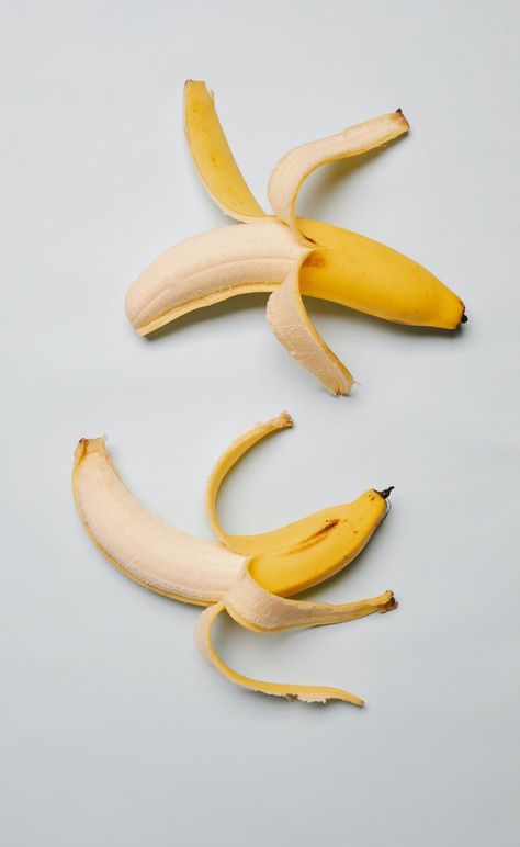 Flat Lay Photography of Three Tray of Foods · Free Stock Photo Unripe Banana, Banana Health Benefits, Asam Lambung, Banana Benefits, Eating Bananas, Sugar Free Gum, Fruit Picture, Make Banana Bread, Food Out