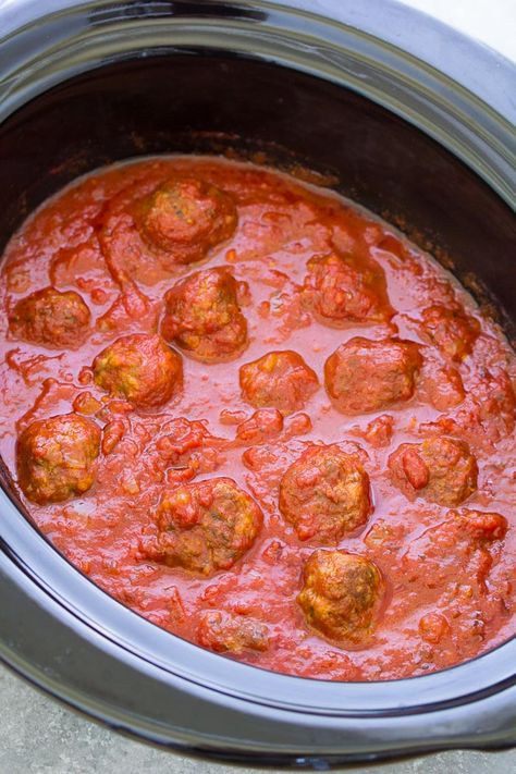 Classic Crockpot Meatballs with marinara sauce that can be frozen and then cooked in your crock pot! A quick and easy dinner for families! Make these meatballs with ground beef or turkey, bake and freeze with all of the sauce ingredients for a healthy freezer meal! Slow Cooker Italian Meatballs, Frozen Meatballs Crockpot, Frozen Italian Meatballs, Slow Cooker Meatballs Italian, Turkey Meatballs Recipe, Ground Beef Meatballs, Crockpot Meatballs, Slow Cooker Italian, Meatball Recipes Crockpot