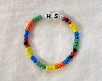 Harry Styles Themed Bracelets, 1d Bracelet Ideas, Harry Styles Clay Bead Bracelet, One Direction Friendship Bracelet, Pulseras Harry Styles, Harry Styles Bracelet Ideas, One Direction Bracelet Ideas, Harry Styles Friendship Bracelet, 1d Bracelet