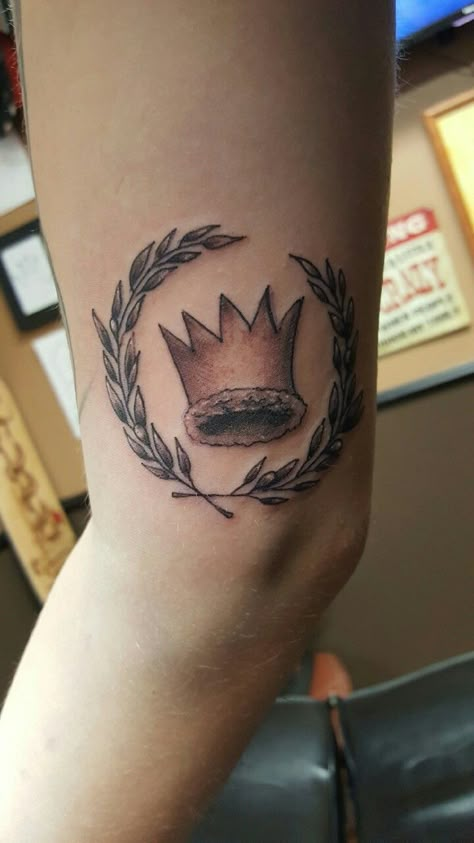 Where the Wild Things are tattoo: Max's Crown. Wtwta Tattoo, Wild Thing Tattoo, Wild Things Tattoo, Where The Wild Things Are Tattoo, Wild Things Are Tattoo, Ink Journal, Book Tattoos, Garter Tattoo, Wild Tattoo