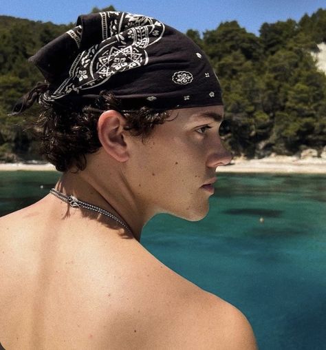 Bandana Outfit, Beach Outfit Men, Bandanas Men, Noah Beck, Everyone Is Welcome, Bandana Styles, Bandana Hairstyles, Beach Poses, Summer Boy