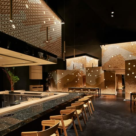 Ran Guo Japanese Hotpot by Okamoto Deguchi Design has been longlisted in Dezeen Awards 2020. Japanese Hotpot, Hotpot Restaurant, Luxury Restaurant Interior, Japan Restaurant, Japanese Restaurant Interior, Korean Bbq Restaurant, Japanese Restaurant Design, Siding Decor, Japanese Bar