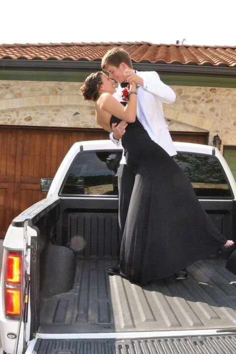 truck Cute Prom Couples, Prom Couple Pictures, Prom Photo Poses, Couple Prom Pictures, Formal Pics, Dance Pic, Prom Pictures Couples Black, Prom Pictures Group, Prom Pose