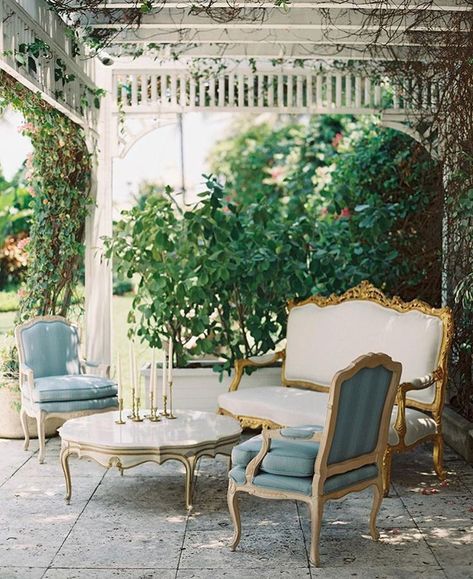 wedding lounge area | al fresco wedding inspiration | french style wedding decor | classic wedding inspiration | france wedding inspiration Wedding Lounge Seating, Wedding Lounge Area, Lounge Wedding, Sala Vintage, Wedding Lounge, Wedding Furniture, Wedding Tent, Luxury Wedding Venues, Seaside Wedding