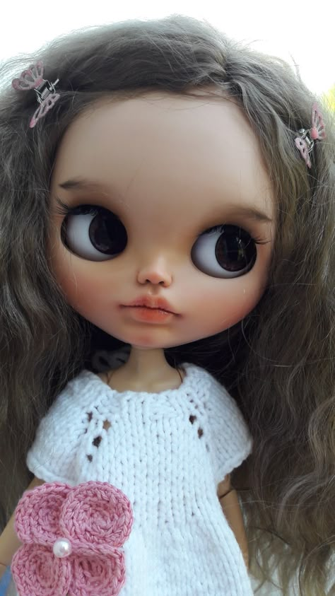 Brown Wavy Hair, Pelo Cafe, Brown Hair Brown Eyes, Longer Eyelashes, Tan Skin, Child Day, Doll Parts, Look Alike, Blythe Dolls