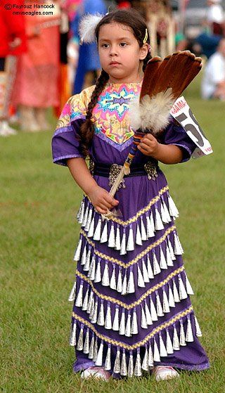 pow wow dresses | Fayrouz Break Room: 2006 Alabama-Coushatta Pow Wow Wow Dresses, Jingle Dancer, Jingle Dress Dancer, Powwow Outfits, Native Child, Native American Dress, Powwow Regalia, Jingle Dress, Native American Children