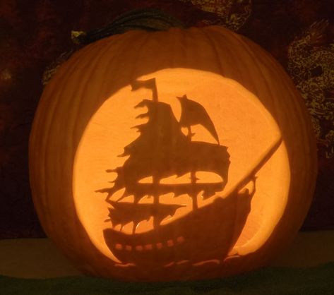 Pirate Ship Pumpkin Carving, Pirate Ship Pumpkin, Disney Pattern, Pirate Pumpkin, Ship Light, Talk Like A Pirate Day, Teen Crafts, Talk Like A Pirate, Pumkin Carving