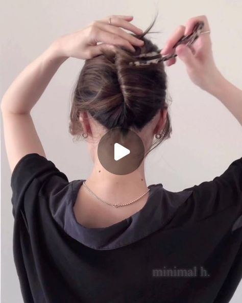 minimalh. on Instagram: "Simple french roll hair with French large U pin🤍 @the_minimal_hair  . . . . . . . . . #frenchrollhairstyle #hairbarettes #hairaccessories #frenchhairaccessories #hairstyling" French Twist Clip, French Updo Twist, French Clip Hairstyles, How To Use A French Hair Pin, French Pin Hairstyles, French Roll Hair, Roll Hair, French Roll Hairstyle, Girls Updo