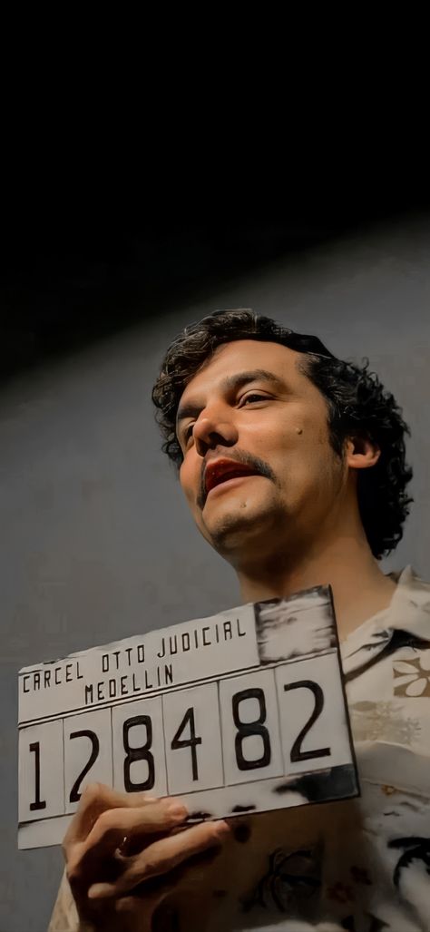 Pablo Escobar Money Wallpaper, Pablo Escobar Aesthetic Wallpaper, Pablo Escobar Series, Pablo Escobar Wallpaper Iphone, Pablo Escobar Pictures, Pablo Escobar Wallpaper, Pablo Escobar Money, Narcos Pablo Escobar, Pablo Wallpaper