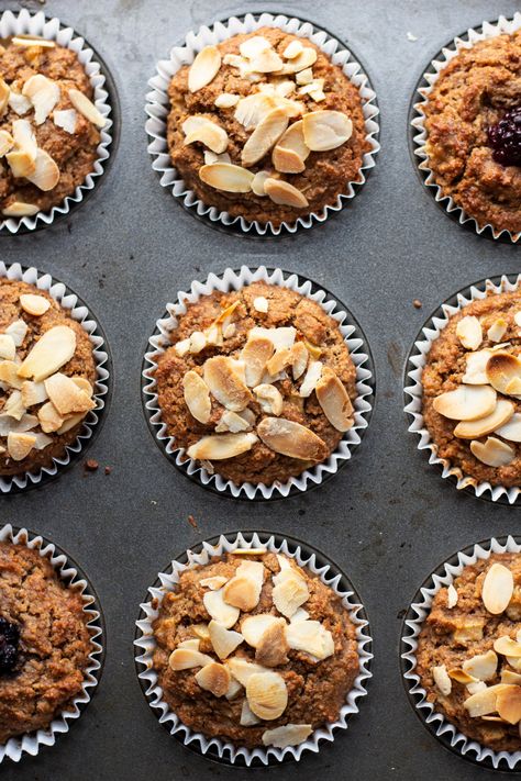 Vegan apple muffins - Lazy Cat Kitchen Strussel Muffins, Cupcakes Eggless, Vegan Apple Muffins, Vegetarian Breakfasts, Quick Apple Dessert, Vegan Bakes, Apple Chocolate, Healthy Cakes, Apple Muffin Recipes