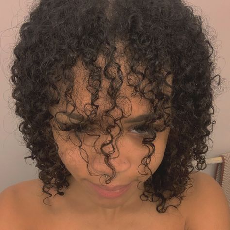 Curly Short Hair Girl, Wet Curly Hair, Curly 3b, Curly Short Hair, 3b Hair, Classic Glasses, Curly Short, Hairdos For Curly Hair, Slick Hairstyles