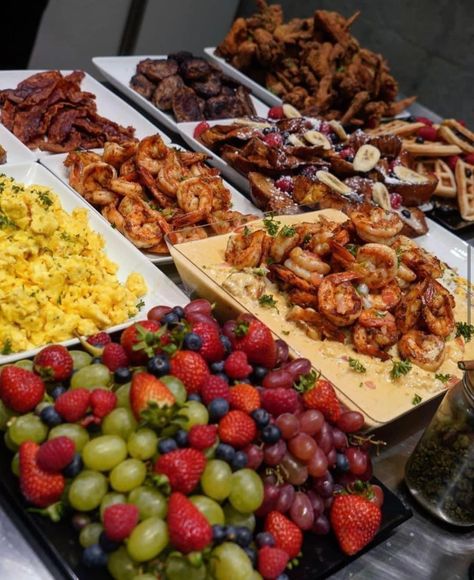 Breakfast Brunch Party, Brunch Catering, Brunch Spread, Party Food Buffet, Catering Ideas Food, Catering Food, Buffet Food, Food Goals, Breakfast Brunch Recipes