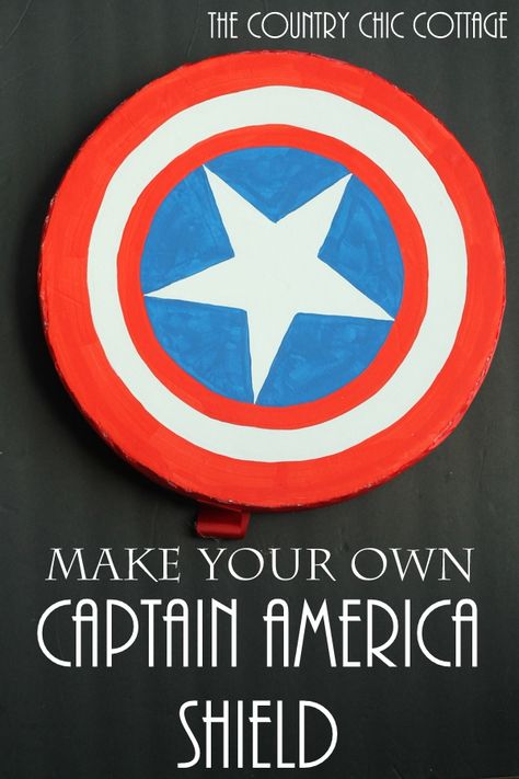 Make your own Captain America shield -- a wreath form and some poster board can be easily turned into a Halloween costume accessory! Diy Captain America Shield, Race Costume, Super Hero Day, Americana Paint, Captain America Birthday, Cottage Diy, Superhero Costume, Avengers Party, Play Dress Up