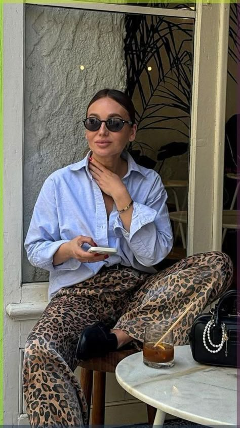 Leopard Outfit Ideas Fall Fashions, Leopard Print Pants Outfit Casual, Leopard Print Summer Outfit, Leopard Print Pants Outfit Classy, Leopard Outfit 2024, Leopard Pants Outfit Work, 40 Style Woman, Animal Print Pants Outfit 2024, Woman Fashion 2024