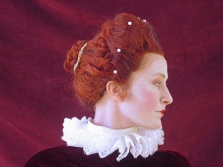 Elizabethan Hair, Historical Hairstyles, Medieval Hairstyles, Elizabethan Era, Queen Costume, Hairstyles Women, Hair Adornments, Women's Hairstyles, Front Hair Styles