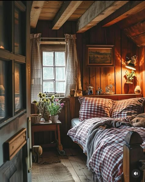 Simple Cozy Bedding, Forest Cottage Interior, Old Southern Homes Interior, Camp Cottage, Forest Cabins, Cottage Rooms, Mountain Inspiration, Cabin Room, Colorado House