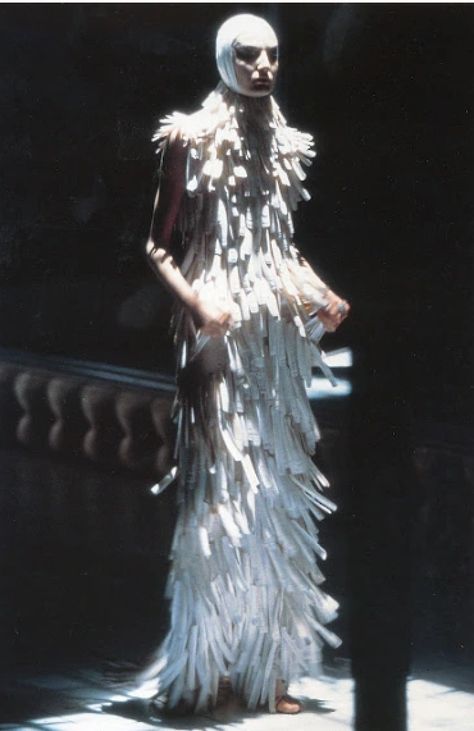 VOSS - Remembering Alexander Mcqueen's S/S 2001 Show — GATA Alexander Mcqueen Aesthetic, Alexander Mcqueen Fashion Show, Alex Mcqueen, Alexander Mcqueen Runway, Alexander Mcqueen Savage Beauty, Erin O'connor, Savage Beauty, Alexander Mcqueen Fashion, Mcqueen Fashion