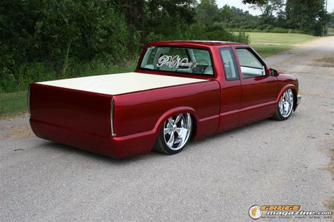 2002 Chevy S-10 on Air Suspension - Gauge Magazine S10 Truck Ideas, S10 Truck, Chevrolet S 10, Chevy S10, Lowrider Cars, Truck Ideas, Candy Apple Red, Truck Engine, Mini Trucks