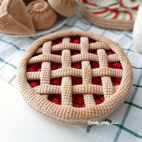 Crochet Cake, Crochet Fruit, Food Patterns, Crochet Food, Crochet Kitchen, Fun Crochet Projects, Play Food, Diy Crochet Projects, Thread Crochet