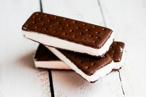 Ice Cream Recipes Vegan, Ice Cream On A Stick, Sandwich Ice Cream, Engine 2 Recipes, Ice Cream Sandwich Recipe, Ice Cream Healthy, Homemade Ice Cream Sandwiches, Italian Pizza Recipes, Paleo Ice Cream