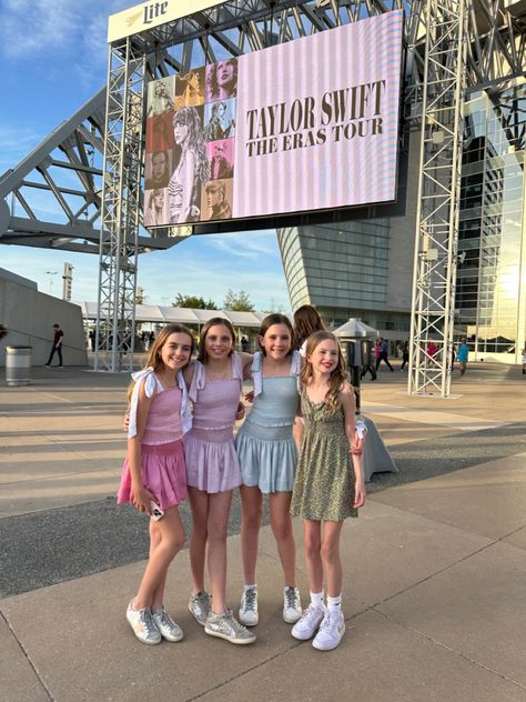 Thrifted Eras Tour Outfit, Eras Tour Outfits For 3 People, Eras Tour Outfits 4 People, Trio Eras Tour Outfits, Preppy Eras Tour, Simple Eras Tour Outfits, Eras Tour Pics, Taylor Concert, Eras Tour Outfits